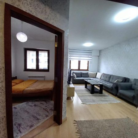 Two Rooms And Kitchen, Bathroom With Balcony Apartment Skopje Exterior foto
