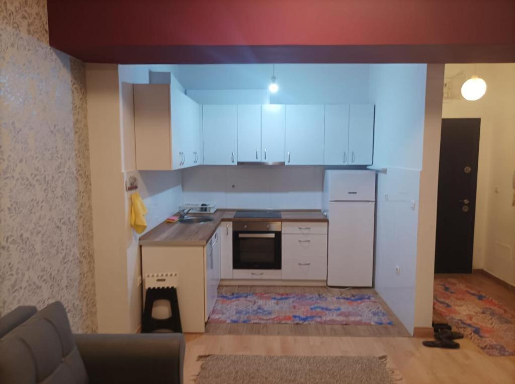 Two Rooms And Kitchen, Bathroom With Balcony Apartment Skopje Exterior foto