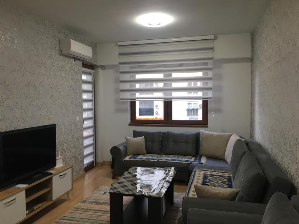 Two Rooms And Kitchen, Bathroom With Balcony Apartment Skopje Exterior foto