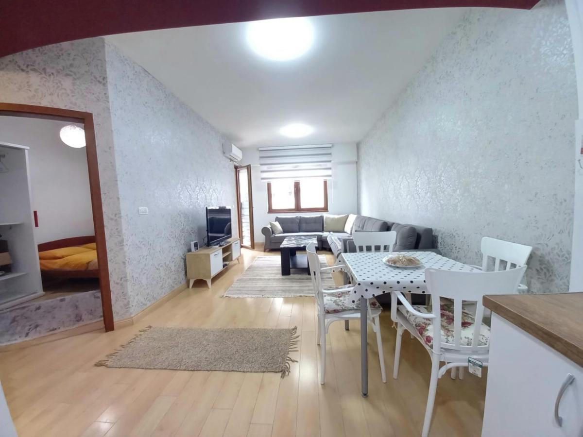 Two Rooms And Kitchen, Bathroom With Balcony Apartment Skopje Exterior foto