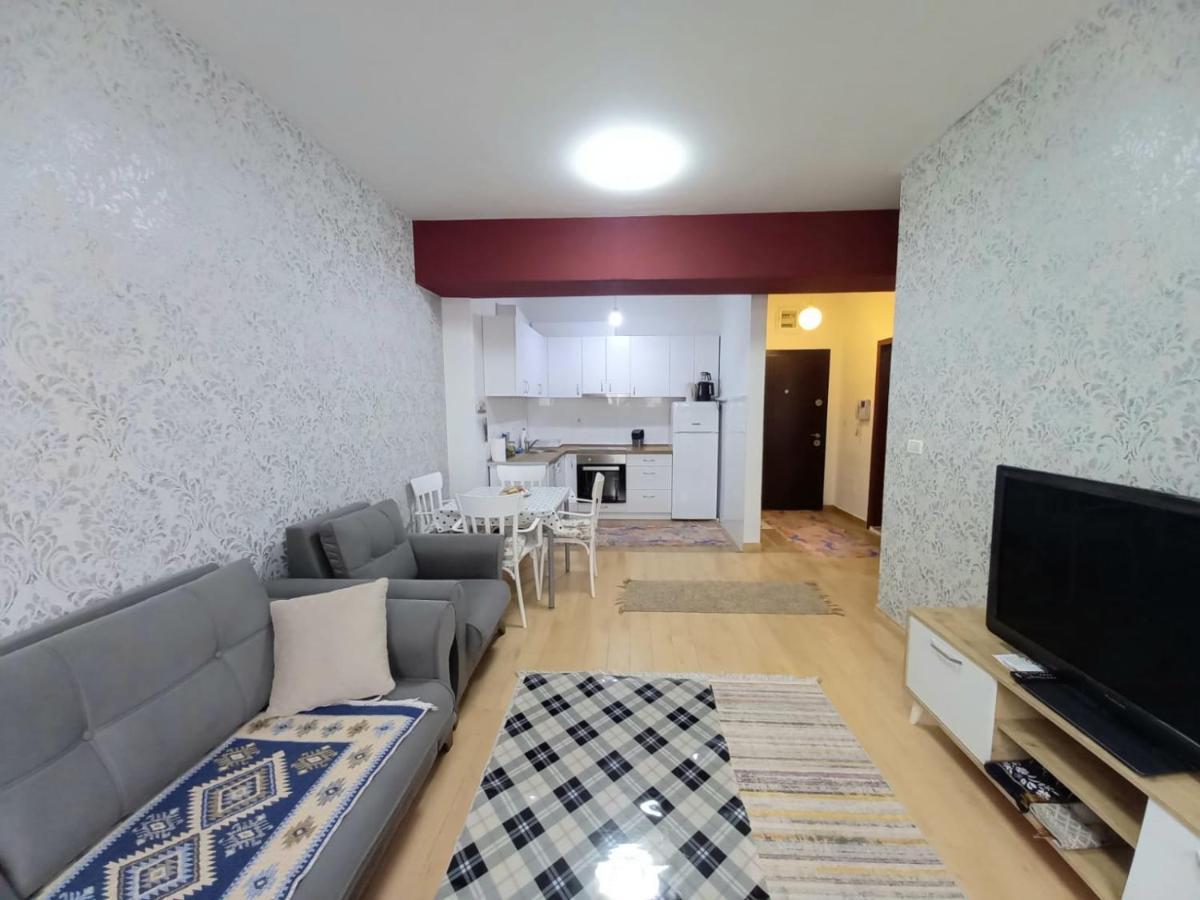 Two Rooms And Kitchen, Bathroom With Balcony Apartment Skopje Exterior foto